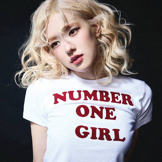 세계적인 히트곡 '아파트'(APT.)로 열풍을 일으킨 블랙핑크 로제. 사진 더블랙레이블=연합뉴스