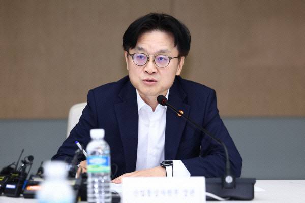 김정관 산업통상자원부 장관. 사진은 기사 내용과 직접적인 관련이 없음. 연합뉴스