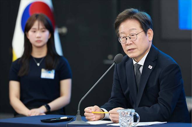 이재명 대통령은 지난 6월 25일 열린 ‘광주시민·전남도민 타운홀미팅’에서 전국 지역주택조합에 문제가 있다며 이미 실태조사를 지시해 대책을 검토 중이라고 밝힌 바 있다. (대통령실통신사진기자단)