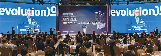 지난 7월 29일, 서울 중구 앰배서더 서울 풀만 호텔에서 매경이코노미 창간 46주년 콘퍼런스가 열렸다. 주제는 ‘AI와 인간, 공동진화의 시대’다. 장대환 매경미디어그룹 회장을 비롯해 하정우 대통령실 AI미래기획수석비서관, 정진욱 더불어민주당 의원, 최중경 한미협회장 등 정·재·관계 인사 300여명이 행사장을 찾았다. (윤관식 기자)