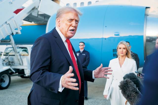 또 트럼프식 길들이기?  : 7일 도널드 트럼프 미국 대통령이 워싱턴DC 인근 앤드루스 합동기지에서 한국인 근로자 300여 명이 미국 이민 당국에 체포된 사건과 관련해 “한국과 매우 좋은 관계를 갖고 있다”고 말하고 있다.  AP 연합뉴스