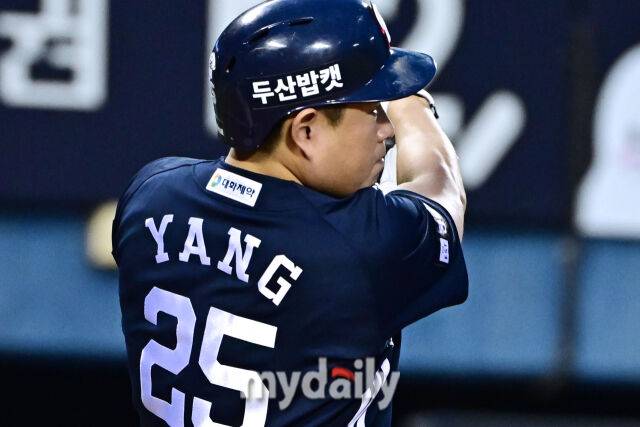 5일 서울 잠실야구장에서 열린 '2025 신한 SOL BANK KBO리그' 두산 베어스와 LG 트윈스 경기. 두산 양의지가 4회초 선두타자로 나와 솔로포를 치고 있다./마이데일리