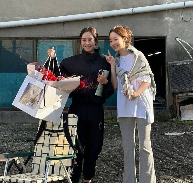 배우 송지효, 박민영. / 송지효 인스타그램