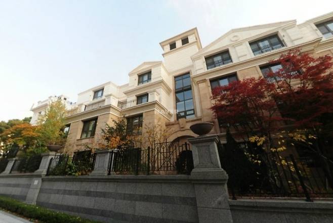 서울 강남구 논현동 ‘논현아펠바움’ 단지 모습. [온라인 커뮤니티 갈무리]