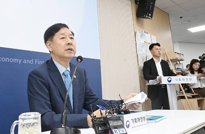 구윤철 경제부총리 겸 기획재정부 장관이 9월 8일 정부세종청사에서 열린 출입기자단간담회에서 모두발언을 하고 있다. 기획재정부 제공