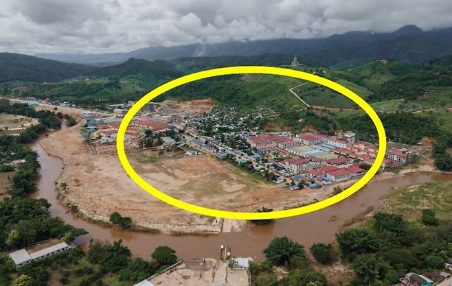 미얀마와 태국 국경인 모에이 강 유역에 자리잡은 대규모 범죄 사업장. 가디언 제공