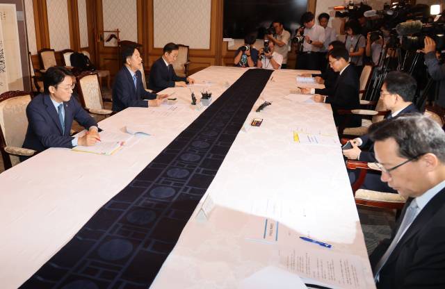 구윤철 부총리 겸 기획재정부 장관이 7일 서울 종로구 정부서울청사에서 열린 부동산관계장관회의를 주재하고 있다. 연합뉴스