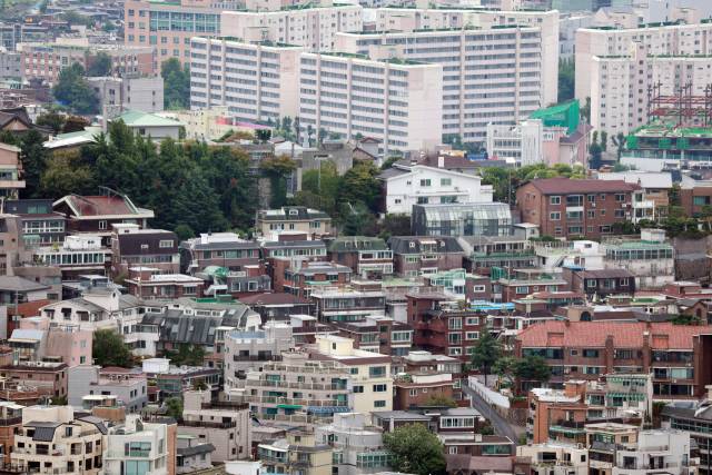 남산에서 바라본 서울 시내 아파트 등 주택 단지 모습. 연합뉴스