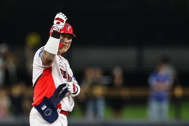 KIA 최형우는 6일 창원 NC전에 4번 지명타자로 선발출전하면서  강민호(삼성)와 최정(SSG)에 이어 KBO 역대 3번째 2300경기 출장 기록을 만들었다. 올해로 18시즌 연속 세 자릿수 출전 기록을 달성하며 철인의 체력을 자랑하고 있다. 사진제공｜KIA 타이거즈