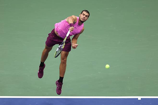 알카라스의 결승전 서브 모습. 게티이미지코리아