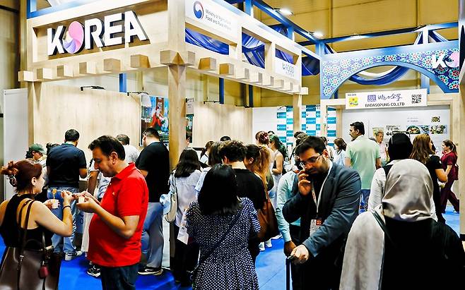 한국농수산식품유통공사(aT)가 지난 2일부터 5일까지 튀르키예 이스탄불에서 개최된 ‘2025 이스탄불 식품박람회’에 한국관으로 참가해 현지 소비 트렌드를 반영한 다양한 제품을 선보였다. <aT 제공>