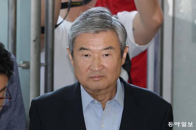 조태용 전 국가정보원장이 올 7월 29일 서울 서초구 순직 해병 특검 사무실에 피의자 신분으로 출석하고 있다. 박형기 기자 onehsot@donga.com