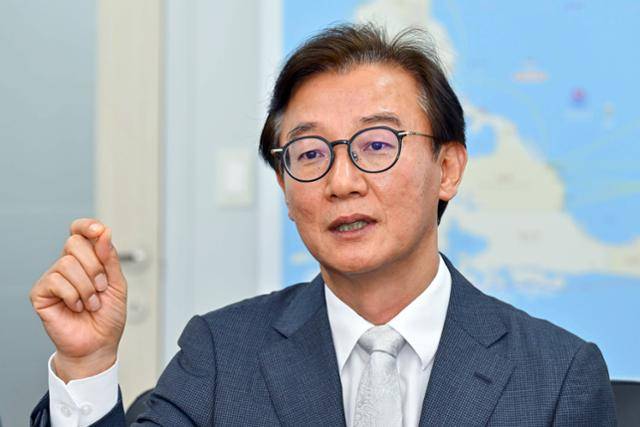 전재수 해양수산부 장관이 4일 서울 마포구 포스트타워 해수부 서울사무소에서 본보와 인터뷰하고 있다. 강예진 기자