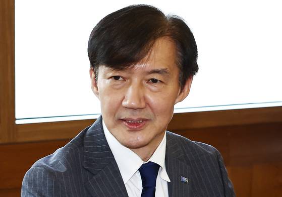 조국혁신당 조국 혁신정책연구원장이 4일 서울 종로구 조계사를 방문, 총무원장 진우스님을 예방하고 있다. 연합뉴스