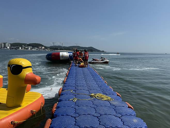Two haenyeo (female diver) in their 70s are found unconscious on Ilgwang Beach in Gijang County, Busan, around 10 a.m. on Aug. 23. [YONHAP]
