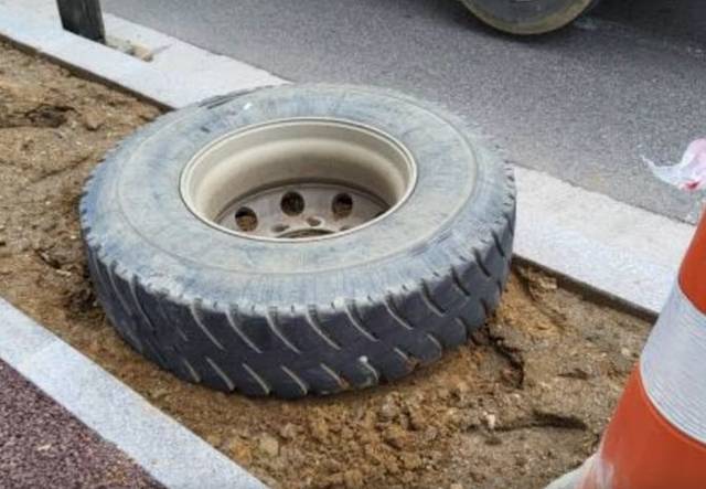 지난 5월 5일 덤프트럭에서 빠진 바퀴가 행인 3명을 치는 사고가 발생했다. 경기소방본부