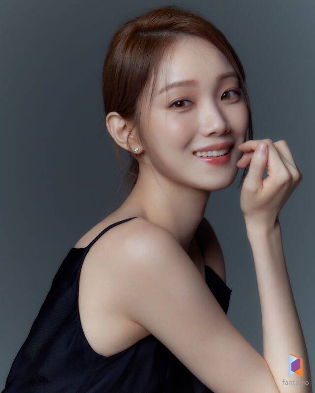 이성경 / 판타지오