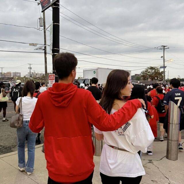 배우 손태영이 아들 룩희 군과 축구장 데이트를 즐겼다. /손태영 소셜미디어