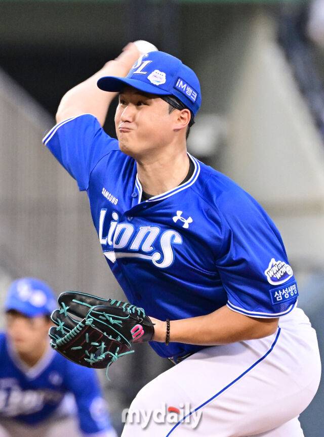 2025년 8월 28일 오후 서울 잠실구장에서 열린 '2025 신한 SOL뱅크 KBO 리그' 삼성 라이온즈와 두산 베어스의 경기. 삼성 선발투수 최원태가 역투하고 있다./마이데일리