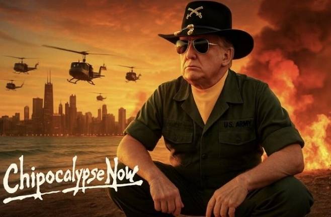 도널드 트럼프 미국 대통령이 지난 6일(현지시간) 트루스소셜에 올린 ‘치포칼립스 나우’(Chipocalypse Now)라는 제목의 합성 이미지. 베트남 전쟁 참상을 다룬 프랜시스 포드 코폴라 감독의 영화 ‘지옥의 묵시록’(Apocalypse Now)과 ‘시카고’(Chicago)를 합성한 용어로, 이미지 속 트럼프 대통령이 선글라스, 군복 차림으로 앉아있다. 트루스소셜 캡처