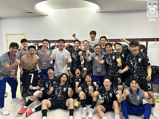 중국을 꺾고 준결승 진출에 기뻐하는 풋살대표팀 | 대한축구협회 제공