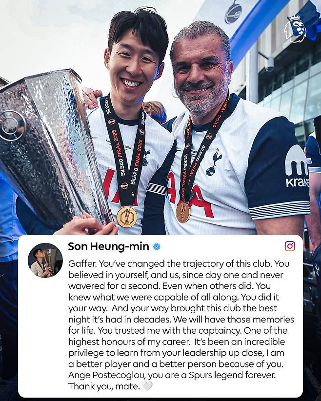 손흥민(왼쪽)과 앙제 포스테코글루 감독. /사진=잉글랜드 프리미어리그(EPL) 공식 사무국 사회관계망서비스(SNS)