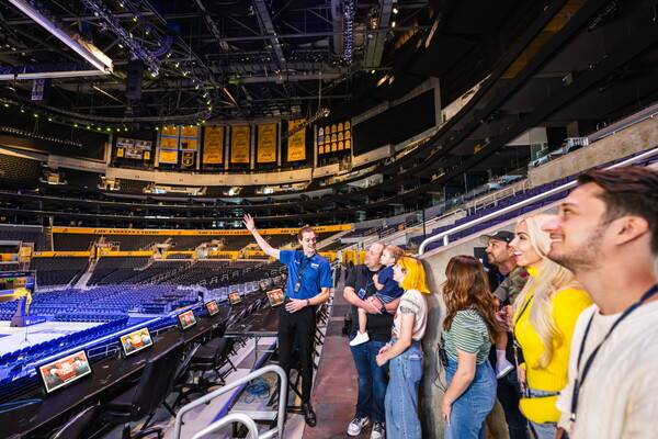 전문 가이드와 함께 90분간 진행되는 VIP 투어도 가능하다 / Crypto.com