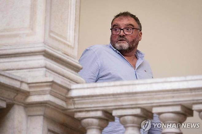 8일(현지시간) 프랑스 브장송 법원에 출석한 프레데리크 페시에 [AFP=연합뉴스. 재판매 및 DB 금지]