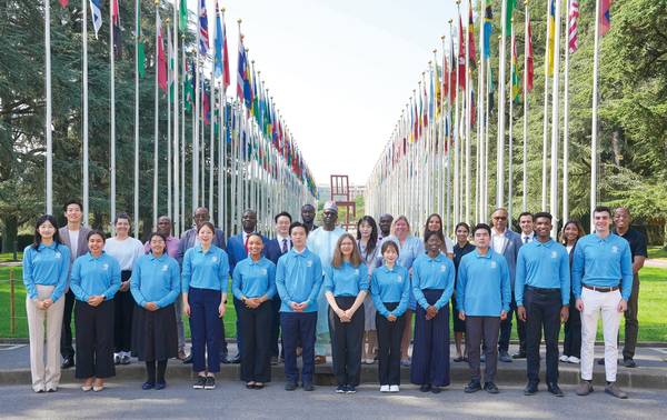 하나님의 교회 대학생봉사단 ASEZ가 유엔환경계획(UNEP) 공식 초청으로 지난달 스위스 유엔 제네바 본부에서 열린 INC5.2에 참석했다. 사진은 ASEZ가 유엔에서 개최한 ‘국제 청년의 날’ 기념행사에 유엔무역개발회의(UNCTAD) 부의장인 모하마두 카 감비아 상임대사(스위스 제네바 주재) 등이 참석했다. /하나님의 교회 제공