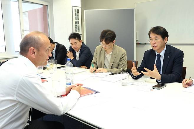칩메트릭스(CHIPMETRICS)를 방문해 글로벌 협력 논의하는 이동환 고양특례시장. 사진=고양시청