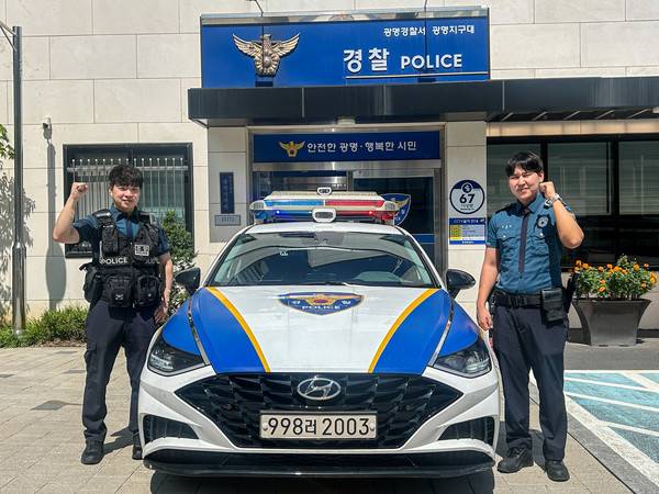 광명지구대 소속 김용신 경사(왼쪽)와 김형중 경위(오른쪽). [사진 = 광명경찰서]