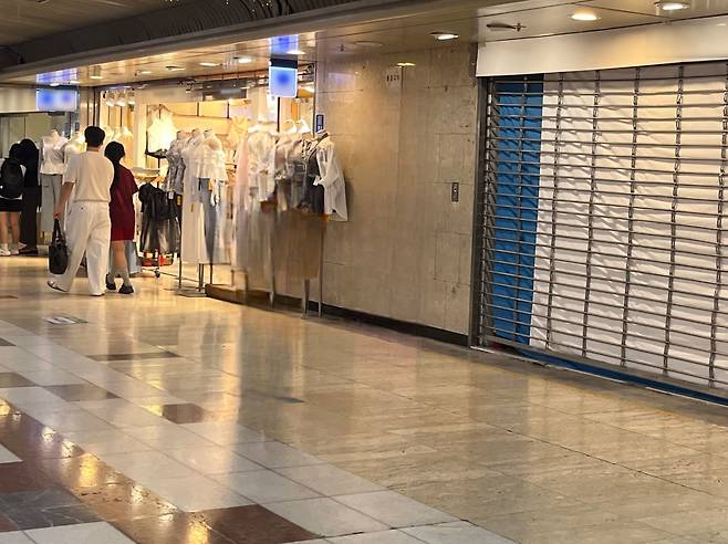 평일 오후 중앙로 지하상가는 곳곳 빈 점포가 눈에 띄며 한산한 분위기를 자아냈다. 사진=조정민 기자