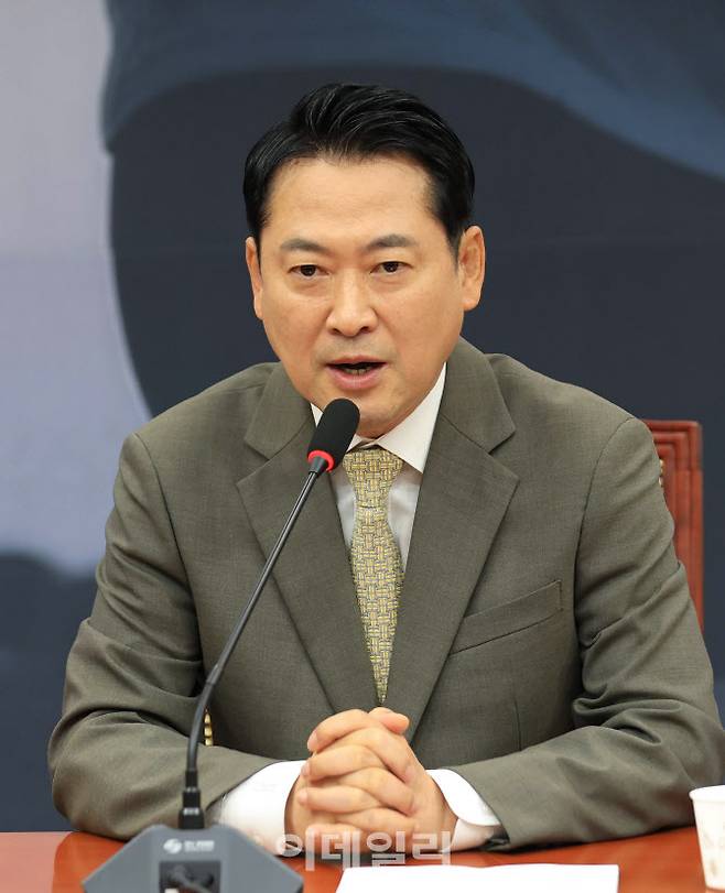 [이데일리 노진환 기자] 장동혁 국민의힘 당대표가 9일 오전 서울 여의도 국회에서 정청래 더불어민주당 대표의 교선단체 대표연설 관련 입장을 발표하고 있다.