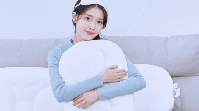 가수 '아이유'가 광고하는 경추베개｜출처: 슬립앤슬립