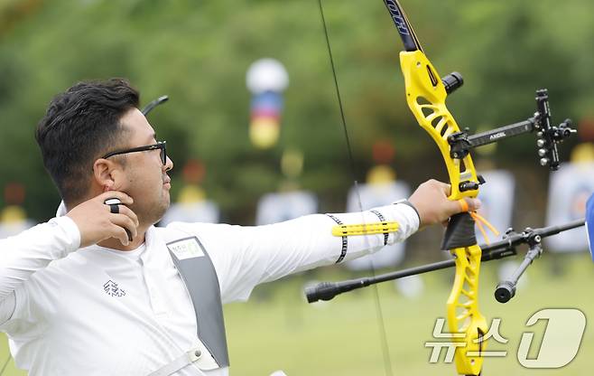 양궁 리커브 김우진이 9일 광주 국제양궁장에서 열린 광주 2025세계양궁선수권대회에서 예선을 펼치고 있다. 2025.9.9/뉴스1 ⓒ News1 김태성 기자