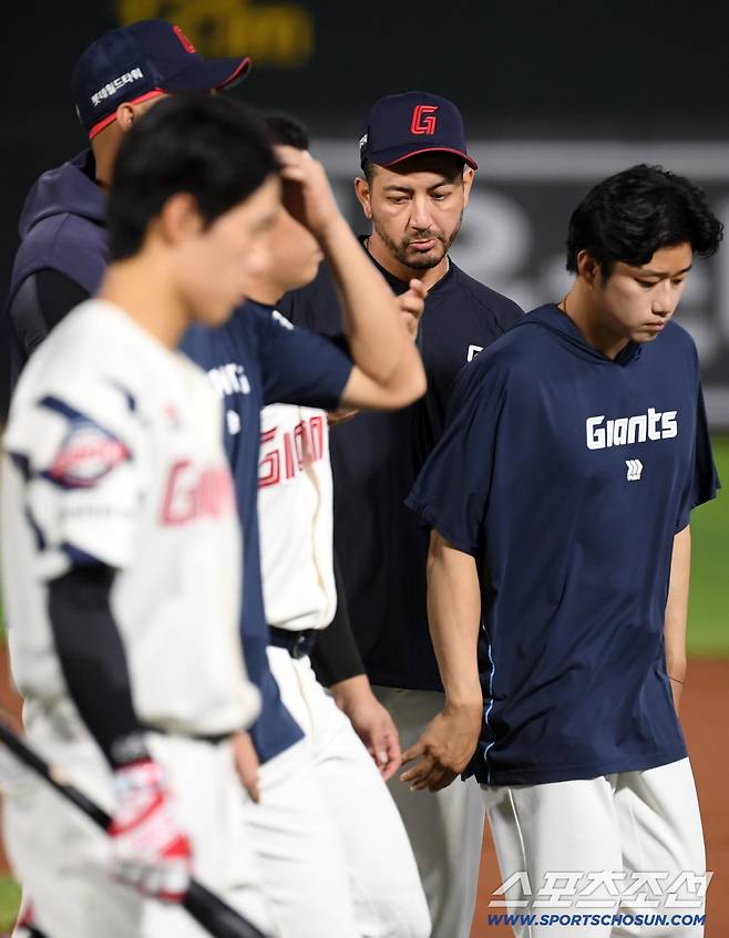 10승 투수 데이비슨을 보내고 데려온 벨라스케즈는 1승 4패 평균자책점 8.87로 부진한 상황.