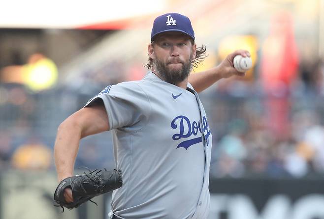 Sep 2, 2025; Pittsburgh, Pennsylvania, USA;  Los Angeles Dodgers starting pitcher Clayton Kershaw (22) delivers a pitch against the Pittsburgh Pirates during the first inning at PNC Park. Mandatory Credit: Charles LeClaire-Imagn Images

<저작권자(c) 연합뉴스, 무단 전재-재배포, AI 학습 및 활용 금지>