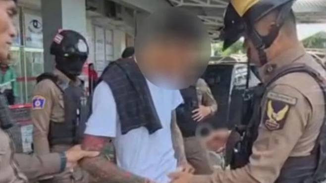 태국에서 영국인 80대를 폭행해 체포된 한국인 30대 남성./혼끼사에 캡처