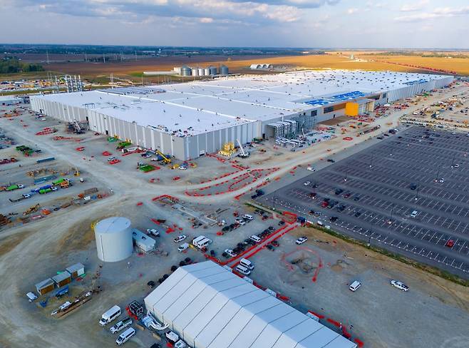 완성차 등 다른 업종과 달리 전기차 배터리 공장은 기술 보안 등을 위해 내부가 공개되지 않는 경우가 많다. 사진은 LG에너지솔루션과 혼다가 미국 오하이오주에서 건설 중인 합작공장 전경. /LG에너지솔루션·혼다 합작법인 홈페이지 캡처