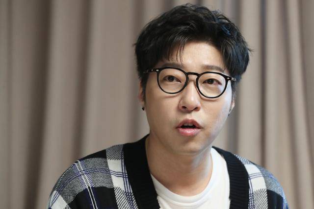 6일 서울 광진구 자택에서 숨진 채 발견된 유튜버 '대도서관'(본명 나동현·47)의 생전 모습. 1세대 인터넷 방송인으로 통하는 나씨는 최근에는 주로 게임 리액션 영상을 올렸다. 그의 유튜브 채널 구독자는 144만 명에 달한다. 연합뉴스