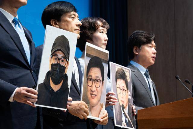 더불어민주당 3대 특검 종합대응 특위 의원들이 지난달 20일 서울 여의도 국회 소통관에서 이기훈 삼부토건 부회장에 대한 긴급 공개수배 관련 기자회견을 하고 있다. 뉴스1