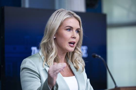 캐롤라인 레빗 백악관 대변인이 9일(현지시간) 백악관 브리핑에서 이번 사태와 관련 국토안보부와 상무부가 공동대응하고 있다는 입장을 밝혔다. EPA=연합뉴스