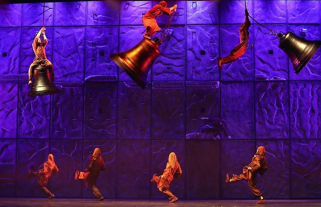 지난 3일 오후 서울 종로구 세종문화회관 대극장에서 뮤지컬 ‘노트르담 드 파리’ 프레스콜이 열리고 있다./사진=뉴스1