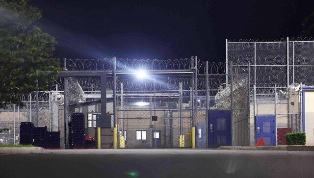 10일(현지시간) 미국 당국의 이민단속으로 체포된 현대차-LG엔솔 배터리공장 건설 현장 직원들이 수감돼 있는 조지아주 포크스턴의 이민세관단속국(ICE) 구금시설. 외교부는 이날 미국 이민당국에 구금된 한국인들을 데려오려던 전세기 출발이 미국측 사정으로 어렵게 됐다고 밝혔다. 연합뉴스