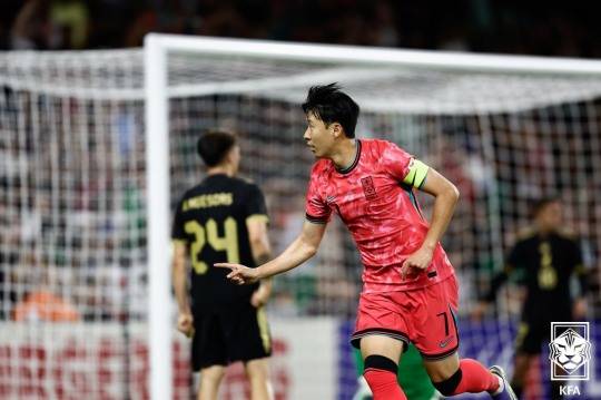 세리머니 하는 손흥민. 사진[연합뉴스]