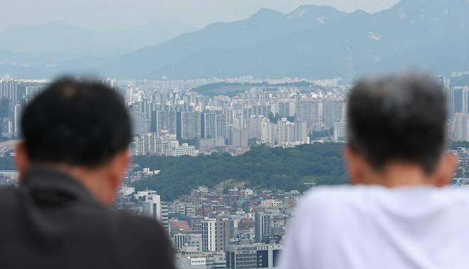 서울 남산에서 바라면 서울 시내 아파트 단지. [연합]