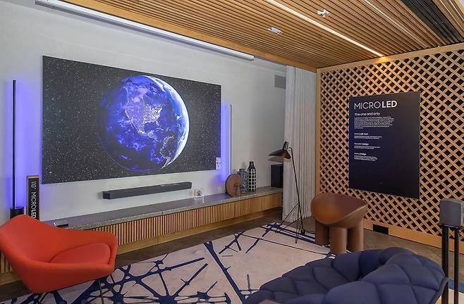 영국 런던 ‘삼성 킹스크로스’에 전시된 마이크로 LED. [삼성전자 제공]