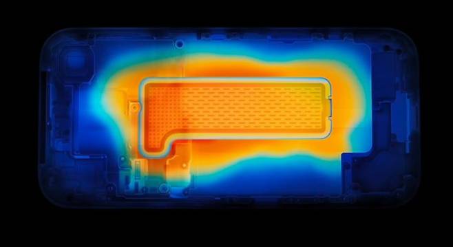 아이폰17 프로와 프로 맥스는 아이폰 최초의 베이퍼 챔버와 새로운 브러시드 알루미늄 유니바디 디자인 등을 통해 열 방출 효율과 성능을 향상시켰다. (사진=애플) *재판매 및 DB 금지