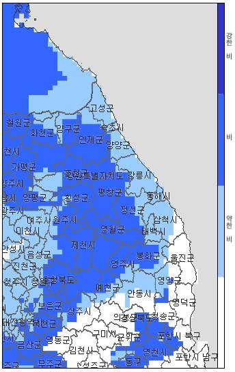 13일(토) 강원도 강수 예보 강원 영서는 '보통 비'(짙은 파란색) 내리지만 동해안은 '약한 비'(옅은 파란색)