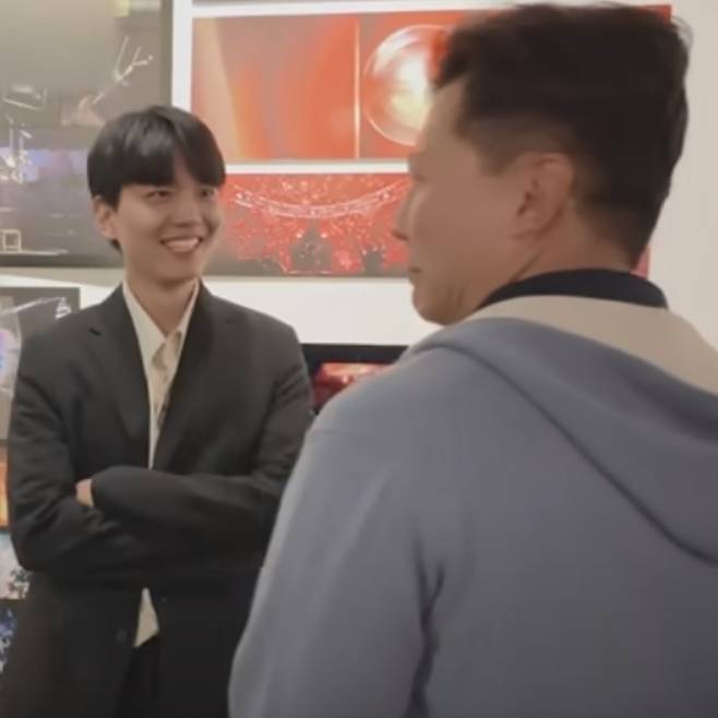 손지창(오른쪽)과 그의 첫째 아들. 유튜브 채널 ‘오연수’ 캡처